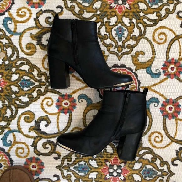 Classic black booties from Steve Madden - Picture 2 of 4